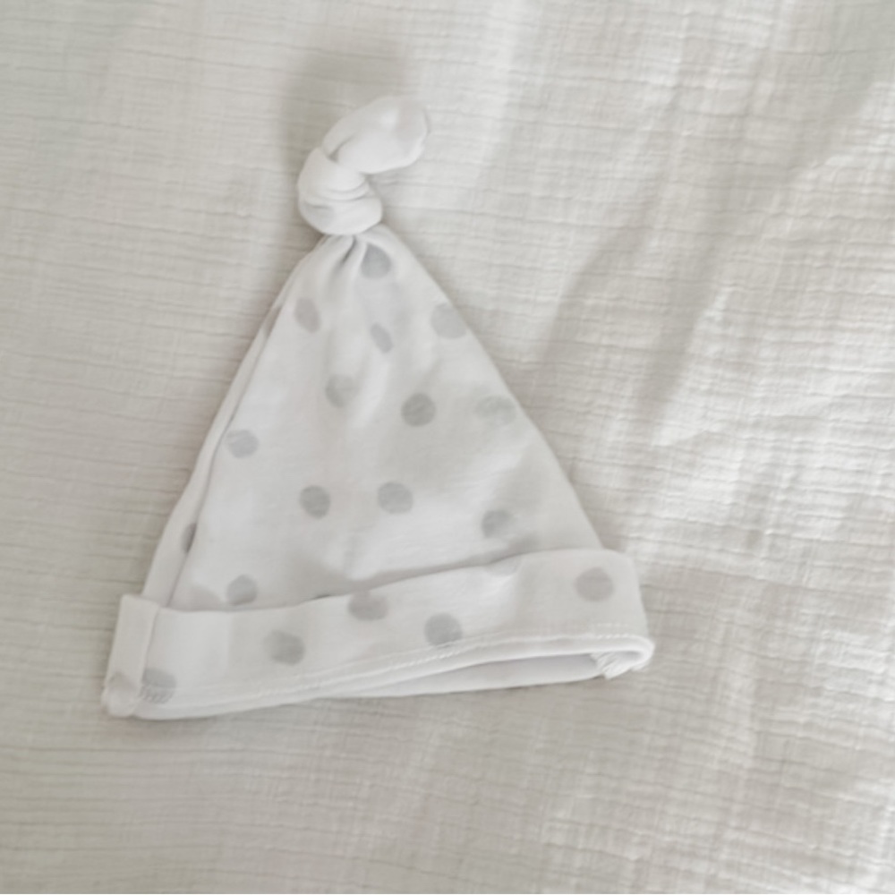 5/$20 Newborn Polka Dot Knot Hat | Joe Fresh | 0-6 Months